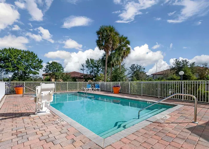 Comfort Inn & Suites North