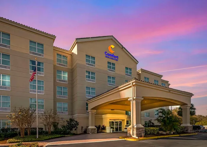 Comfort Inn & Suites North