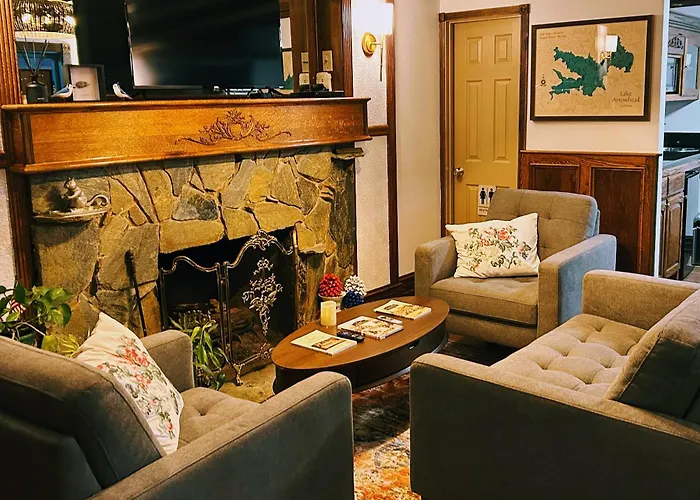 Arrowhead Lake Inn