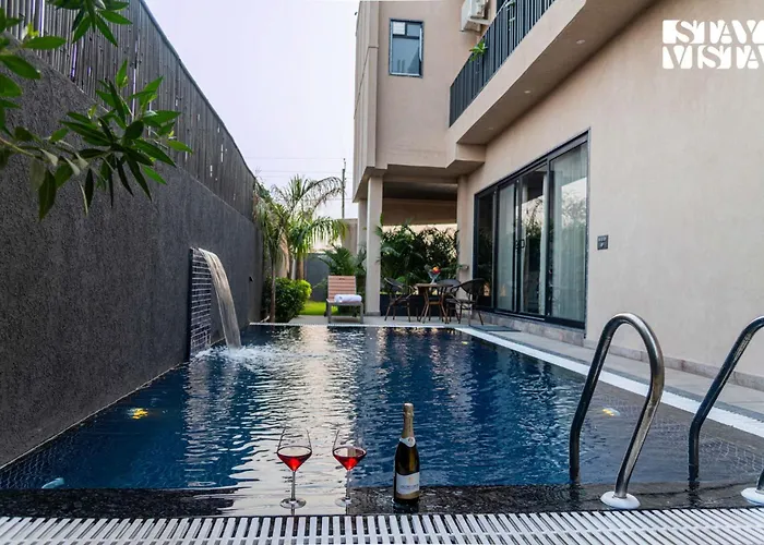 Stayvista At Urban Escape - 2 Pools, Lawn & Wifi