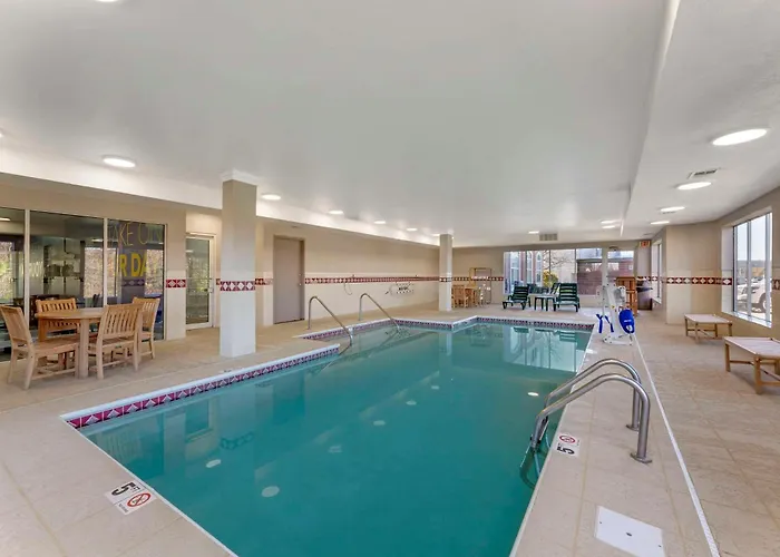 Comfort Inn & Suites Cuyahoga Falls - Akron