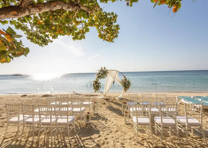 Infinity Bay Spa & Beach Resort West Bay
