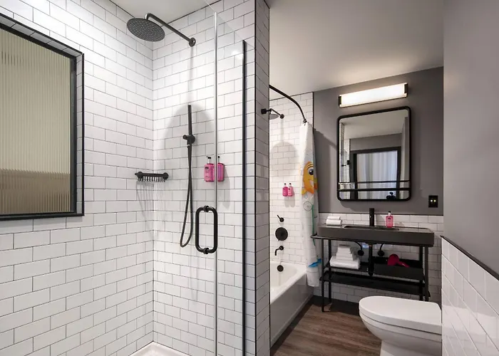Moxy Nashville Vanderbilt Area
