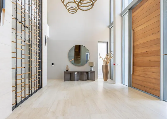 Ultra-Luxury 6Br Palm Villa - Private Pool & Beach