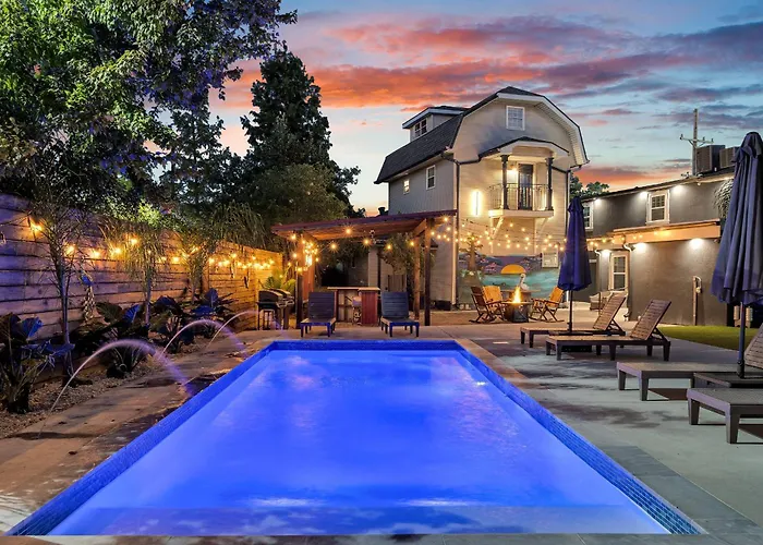 Sleeps 24-Spacious Suites Near Fq W Pool