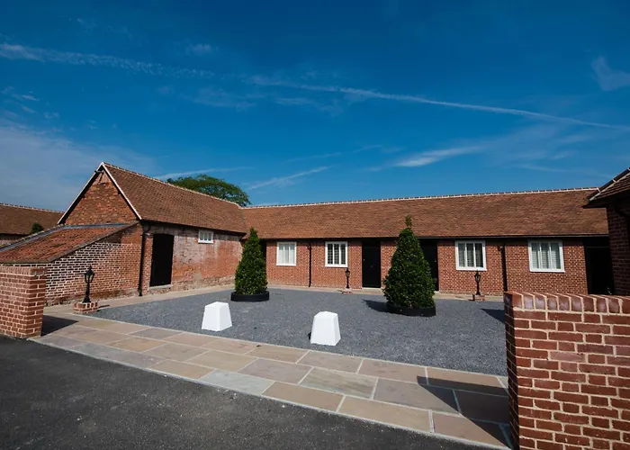 Great Blunts Stables - Stock Brook Manor Golf Club
