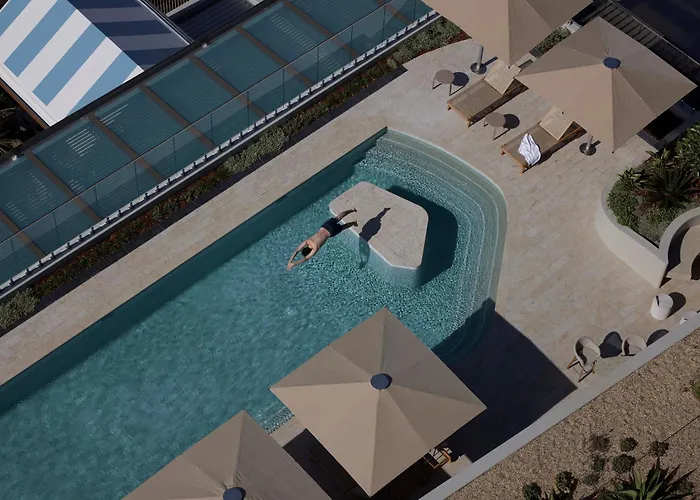 Kirra Point Holiday Apartments