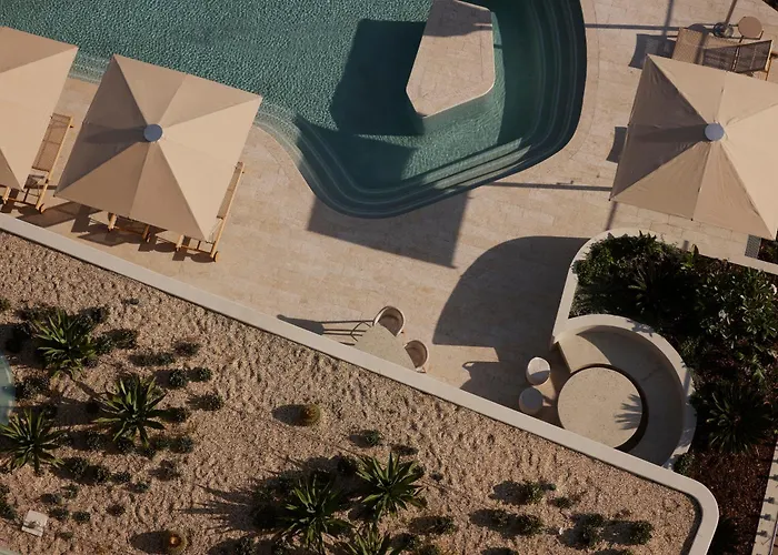Kirra Point Holiday Apartments