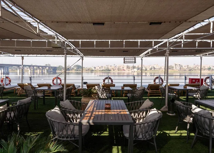 Hotel Magic I Nile Cruise Deluxe Boat The Scheduled Departure Is On Saturday For A 7-Day Nile Cruise à Louxor