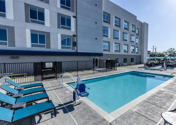 Hampton Inn & Suites Bakersfield Central