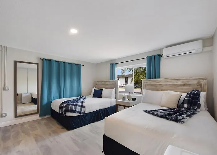 Palm Cove Motel