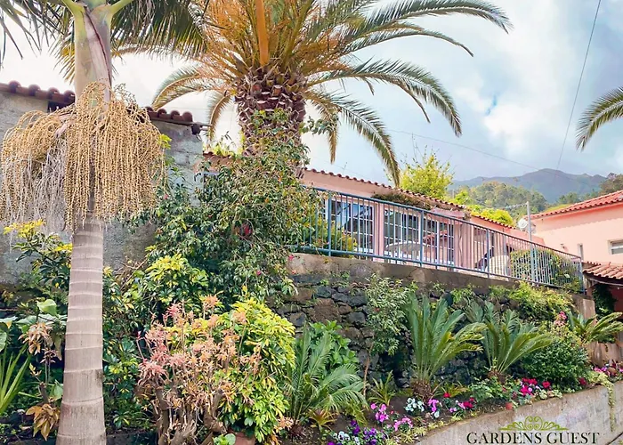 Gardens Guest House-Hostel
