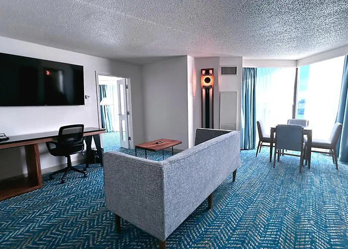 Detroit Hotels With Pool