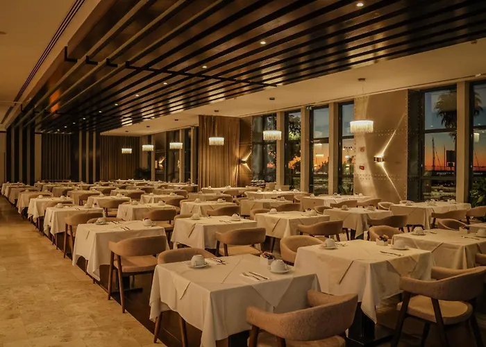 Real Marina Hotel & Spa