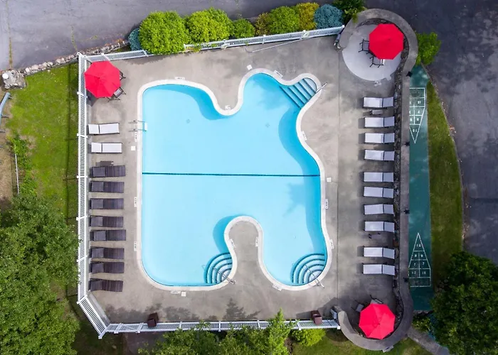 Lake George Hotels With Pool