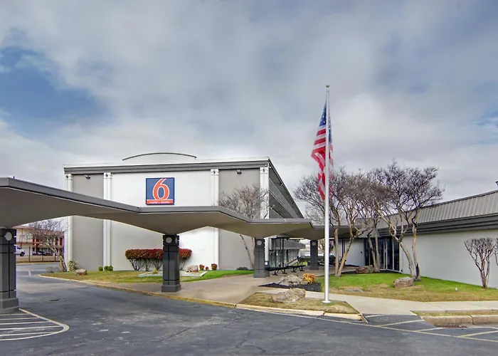 Motel 6 , Tx Town East
