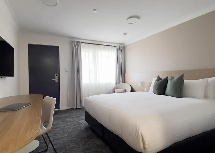 The Phoenix Artesian Spa Resort And Accommodation