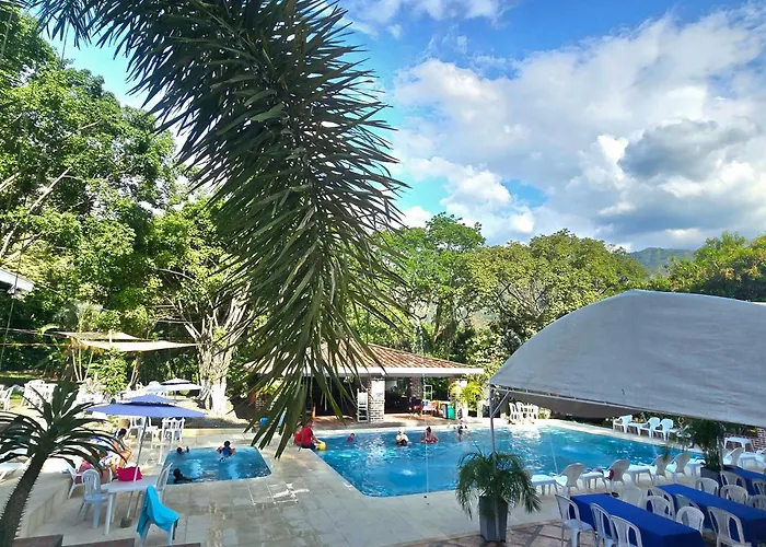 Hotel Familia Casa Blanca
