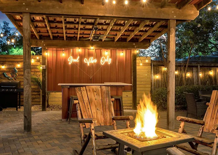 Spectacular Suites Sleep 20 Near Fq W Pool