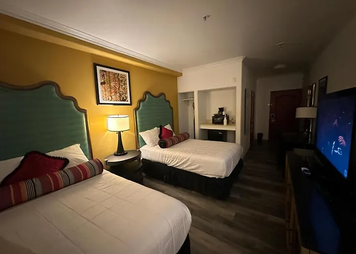 Howard Johnson By Wyndham Bakersfield