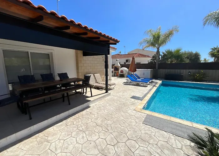Villas avec piscine privée à Ayía Nápa
