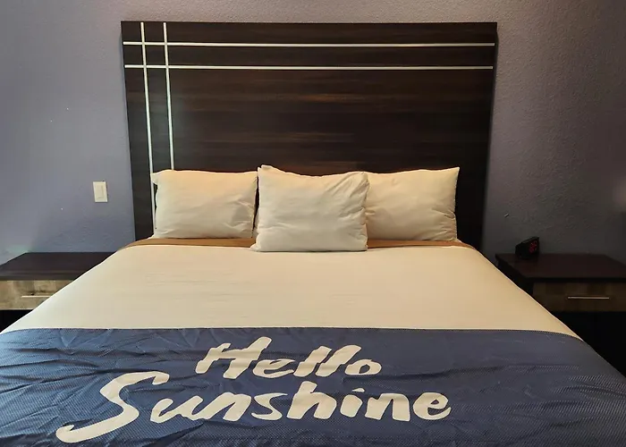 Days Inn & Suites By Wyndham La Porte