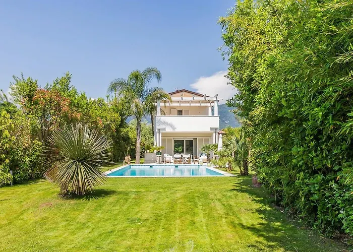 -Villa with Swimming Pool Forte dei Marmi-