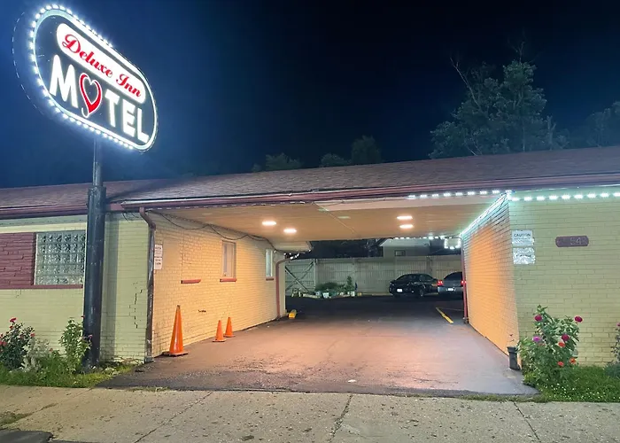 Deluxe Inn Motel