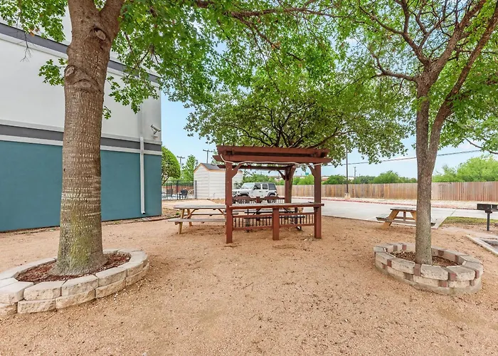 Quality Inn Near Seaworld - Lackland