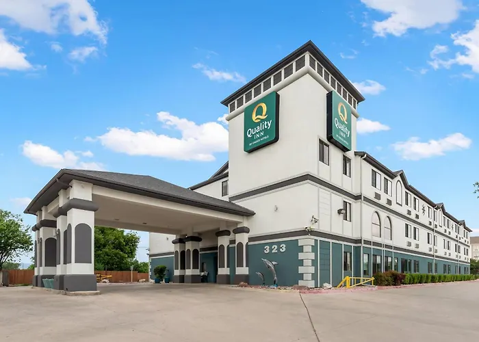 Quality Inn Near Seaworld - Lackland