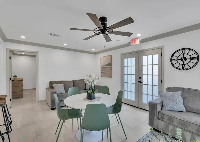 Sleeps 24-Spacious Suites Near Fq W Pool