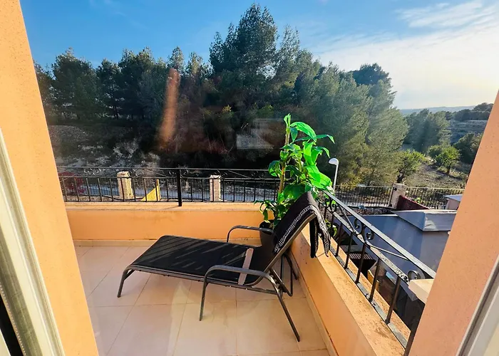 Calpe Chalet adosado entorno playa y montaña tranquilidad relax jacuzzi piscina wifi aire jardin barbacoa y parking