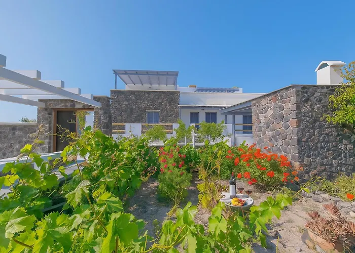Golden Sunrise Suites In Santorini