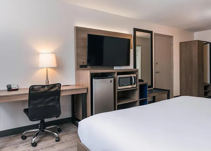 Comfort Suites Kingston Central