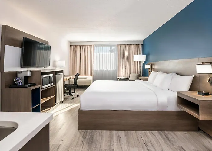 Comfort Suites Kingston Central
