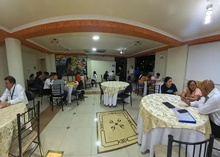 Hotel Delfin Rosado Puyo