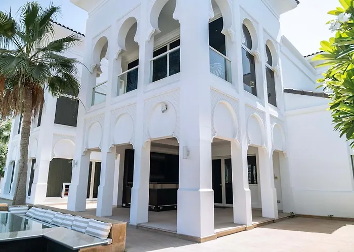 Luxury Palm Villa With Direct Private Beach Access