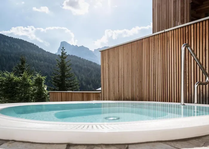 Hotel La Fradora - Dolomites Hotel