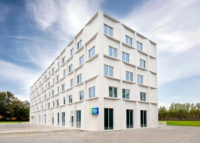 Holiday Inn Express & Suites Ghent By Ihg