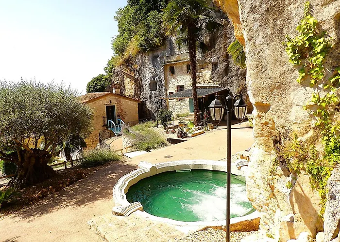 Chez Les Grottes