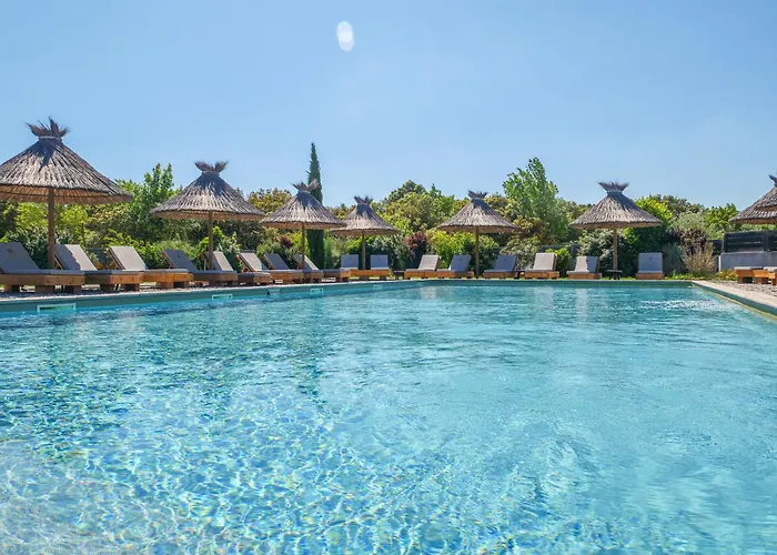 Lodges en Provence - Ecogîtes&Restaurant insolites Richerenches