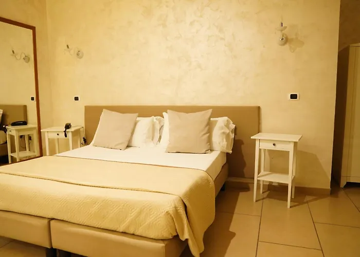 Bee Queen Hotel
