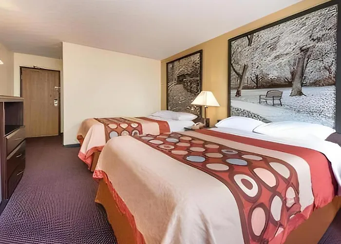 Super 8 By Wyndham Franklin/Middletown Area