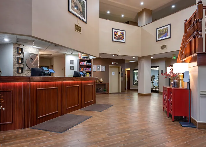 Comfort Suites State College Near Penn State - Steps Away From Psu!