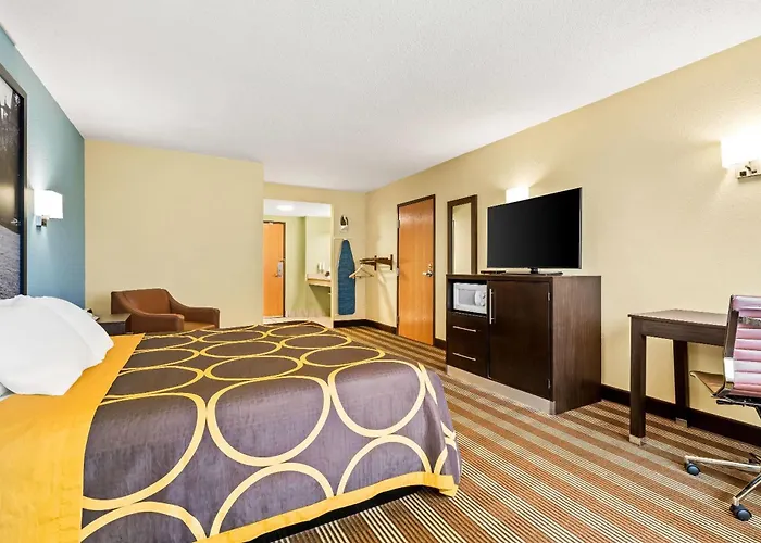 Super 8 By Wyndham Osseo Wi