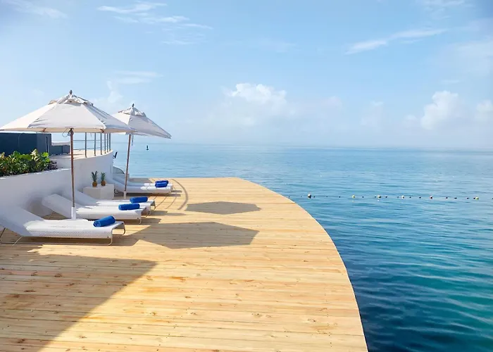 The Bannister Hotel & Yacht Club By Mint