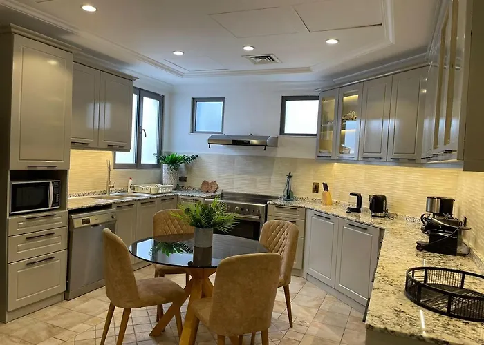 Palm Jumeirah Beachfront Private Pool Villa 5 Bedroom & 1 Maids Room With Access To Beach