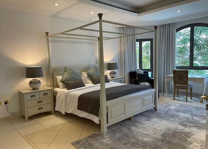 Palm Jumeirah Beachfront Private Pool Villa 5 Bedroom & 1 Maids Room With Access To Beach