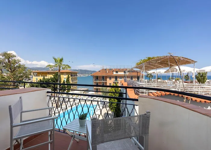 Hotel con piscina a Diano Marina