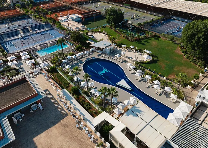 Mouratoglou &Resort